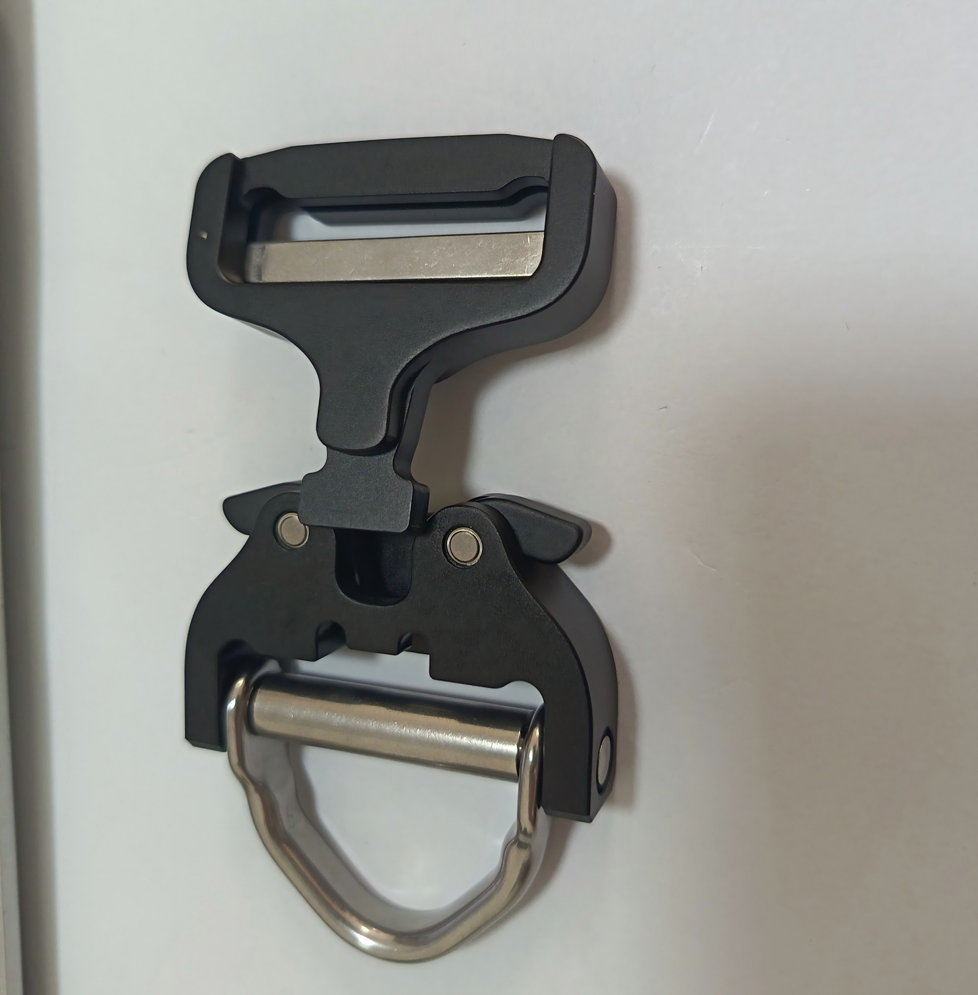 Cobra aluminum buckle with D ring.jpg